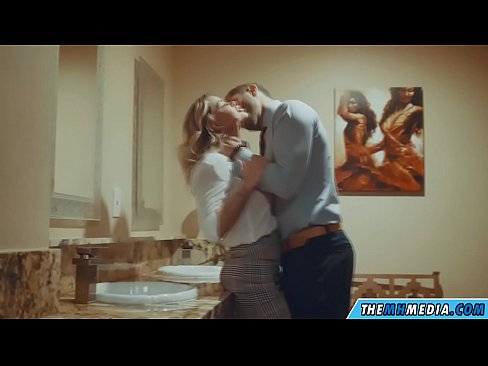 ❤️ Ketika seorang pirang berdada menggoda Anda di toilet umum ❤️ Porno fb di porno id.porn-milf300.ru ❤